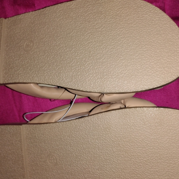 Universal NWT Thread sandals 🩴 - Picture 4 of 6